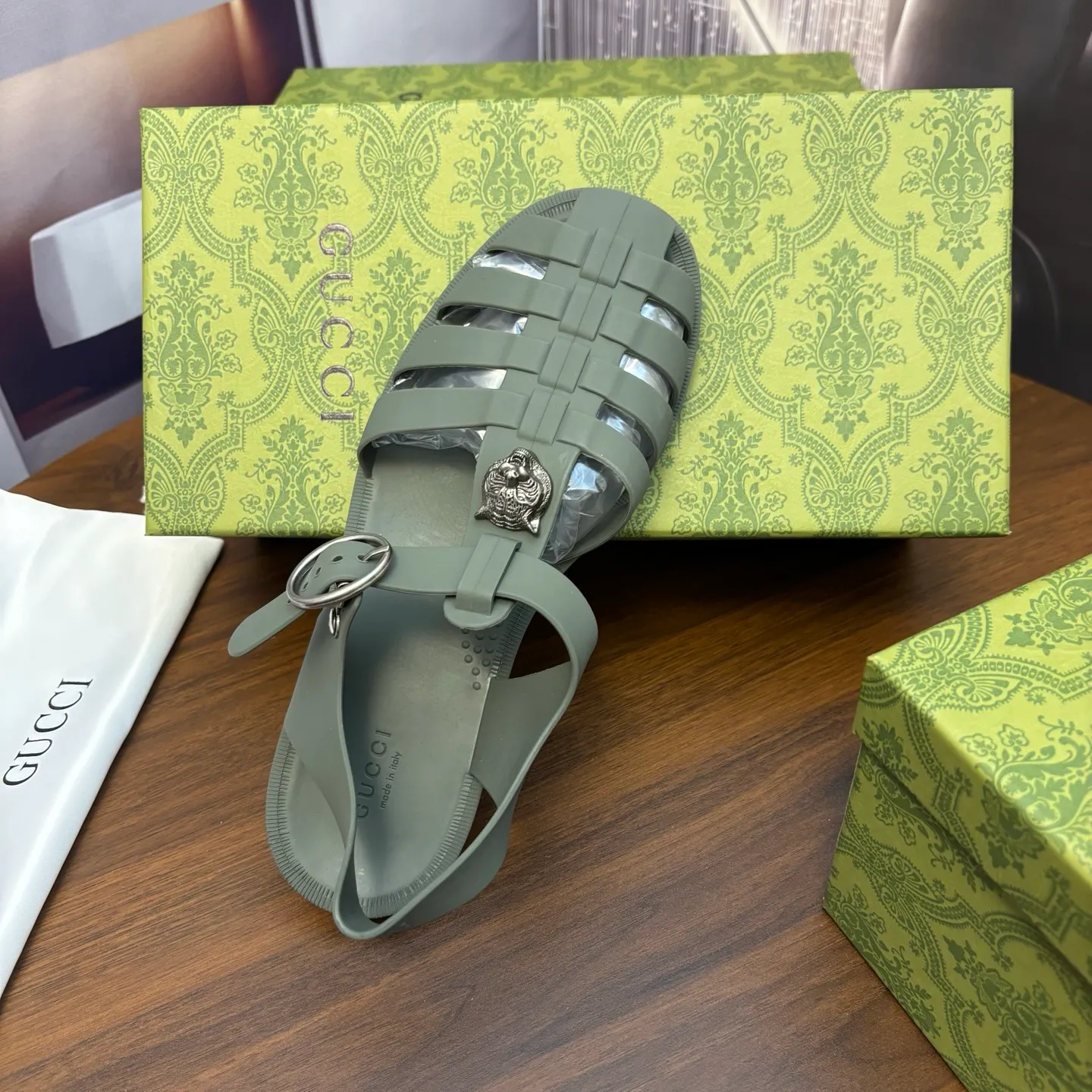 Men's shoes 260💰 [Gucci] Counter quality, top-quality original goods, real photos! Original TPU material, fine workmanship, comfortable; genuine 1:1 replica Size: 36 ~ 46